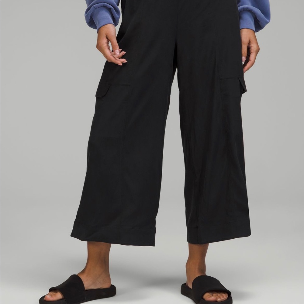Lululemon Metropolis maven high rise size 4 black Great condition just steam